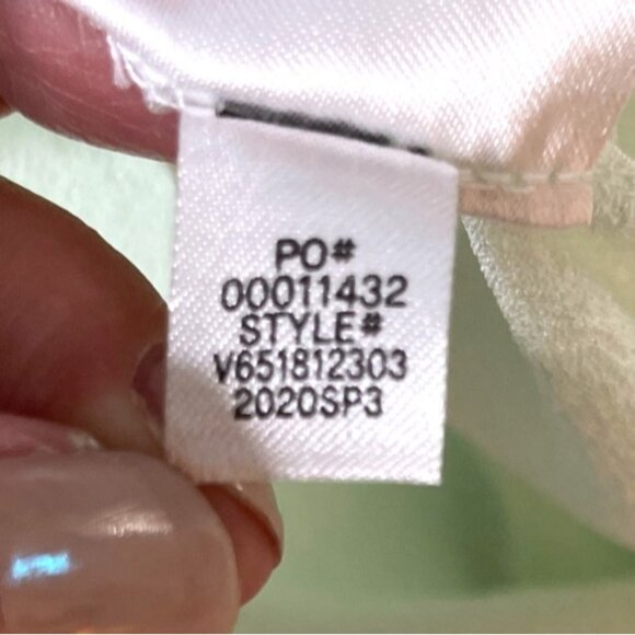 Vince Shirred Silk Blouse Womens Size Small Draped Front Light Green Long Sleeve - Picture 8 of 12